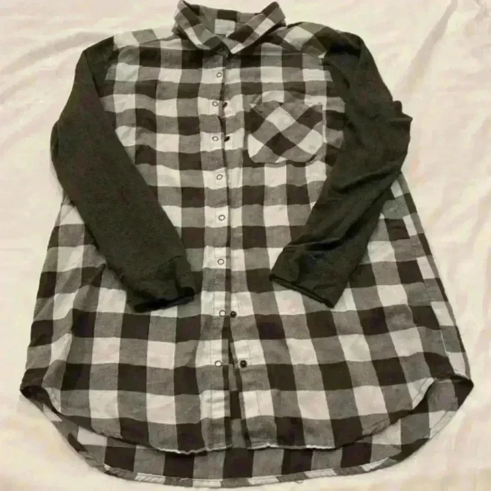 Make + Model Long Sleeve Plaid Shirt‎